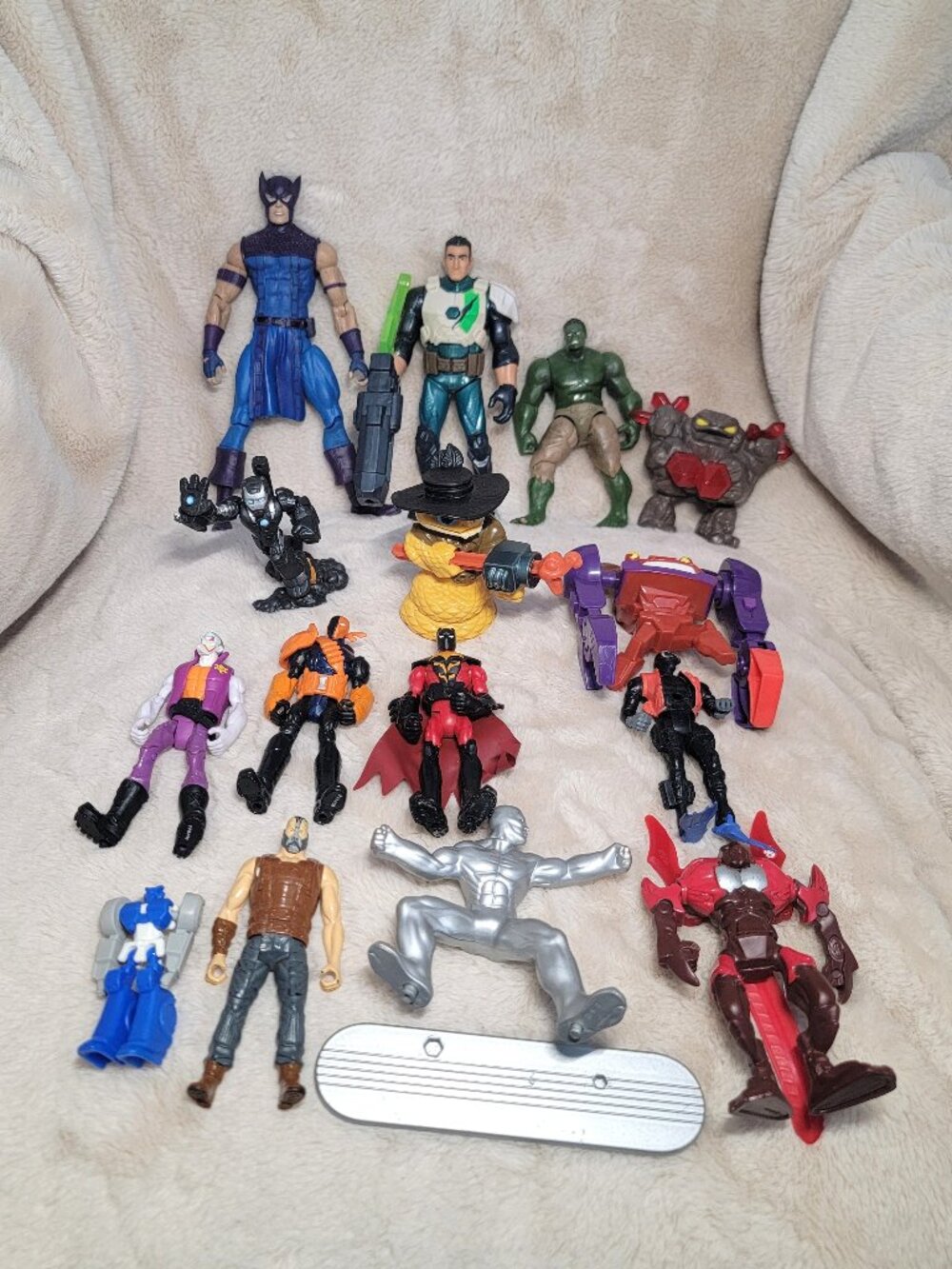 Huge Lot of 15 Action Figures Marvel DC Batman Hawkeye Ironman & More A19